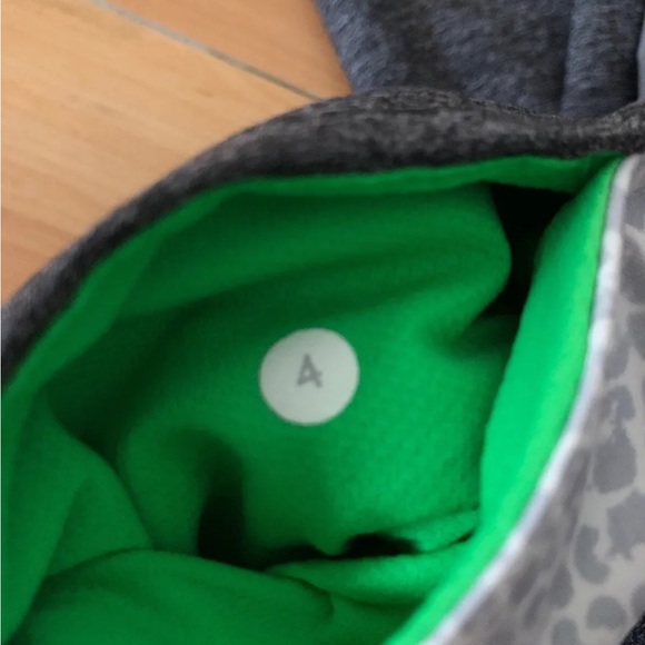 LULULEMON ATHLETICA Heathered Black LIGHT SPEED TIGHT/ Pants size 4 SMALL - Picture 11 of 11